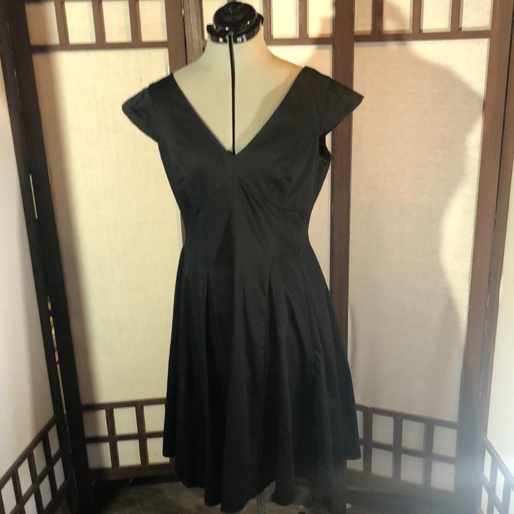 Calvin Klein sz 12 black cocktail dress gored full skirt knee length/cap sleeve